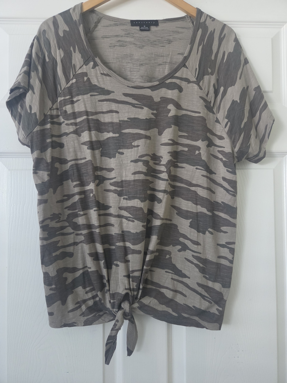 Sanctuary Taupe & Gray Camo Tie-Front Short Sleeve Tee Women's 1X